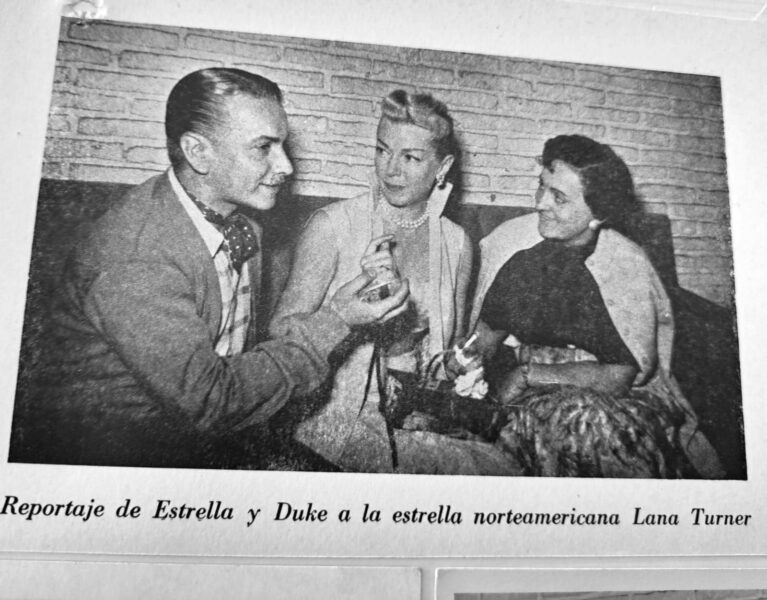 Atriz Anita Ekberb (estrela de La Dolce Vita, de Fellini ) fala ao Duke (Sierra) e sua cunhada Estrella ou Maria Rosa Piccini
